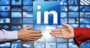 Get-Hired-Fast-LinkedIn-Job-Search-hands